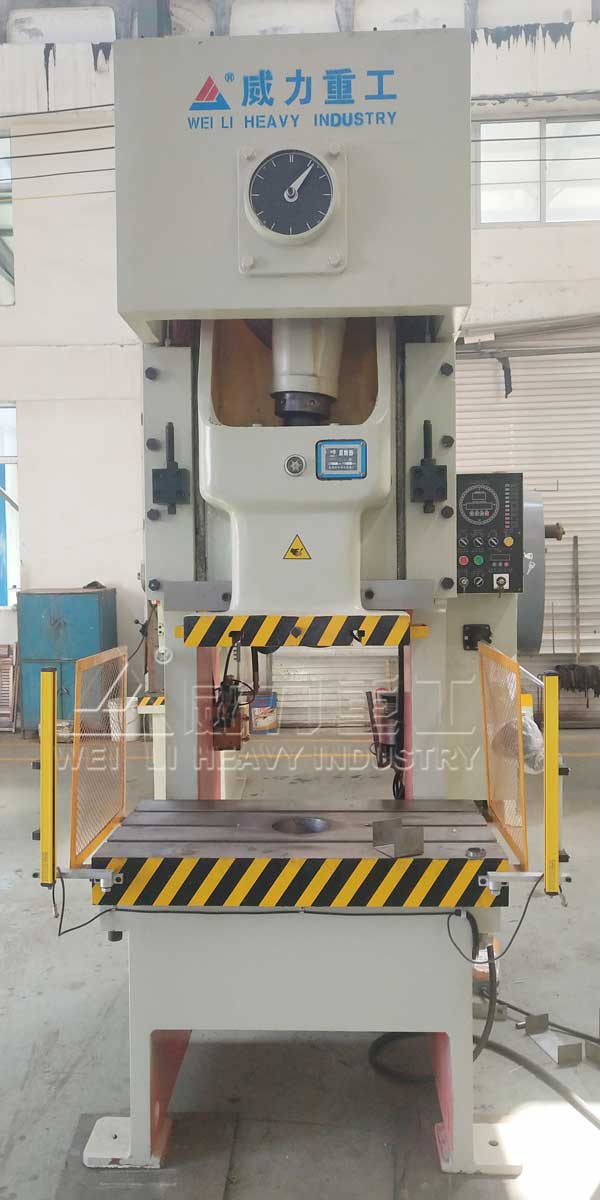 80噸氣動沖床車間實物圖